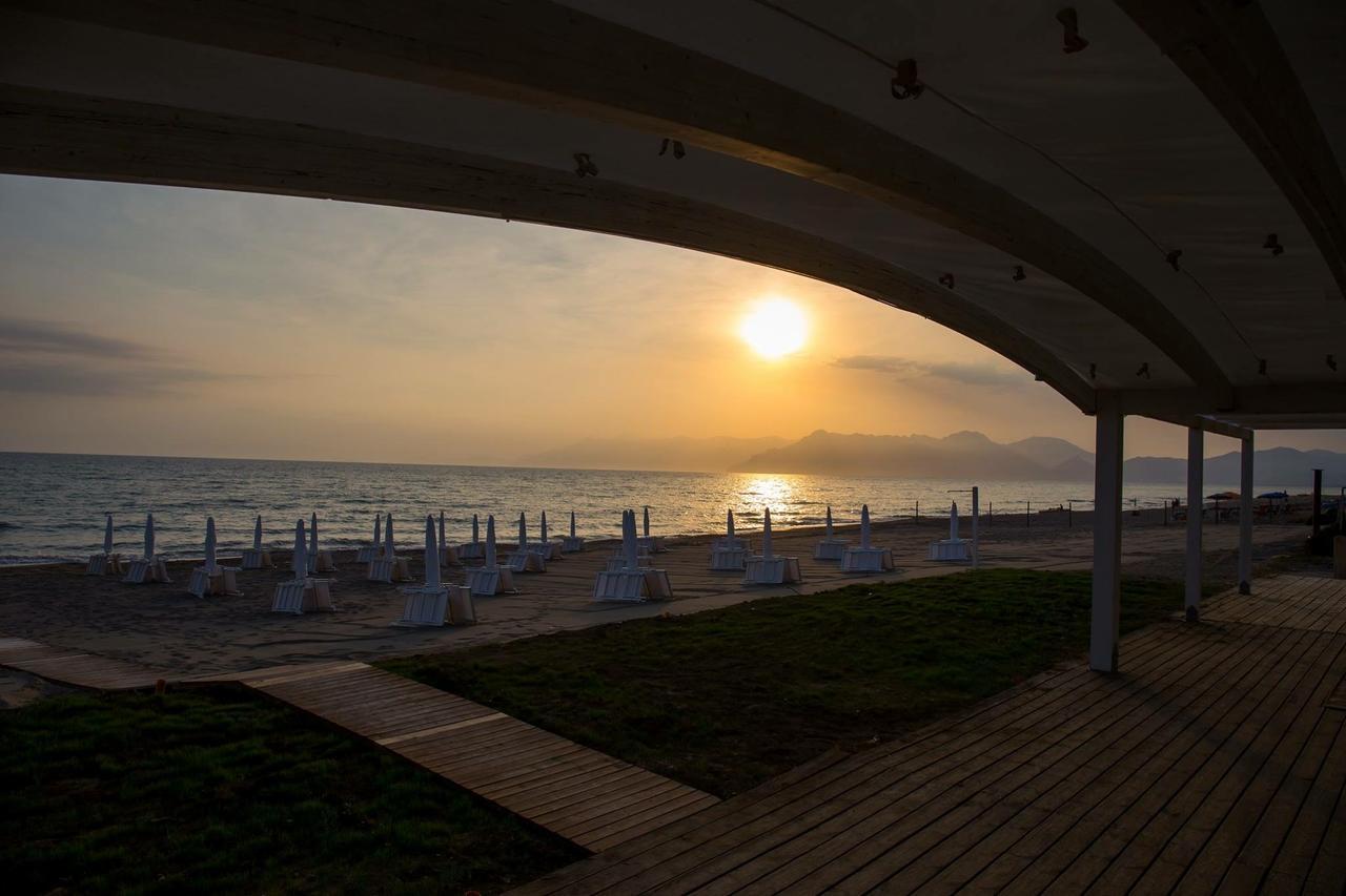 Sunrise Accessible Resort Battipaglia Exteriör bild