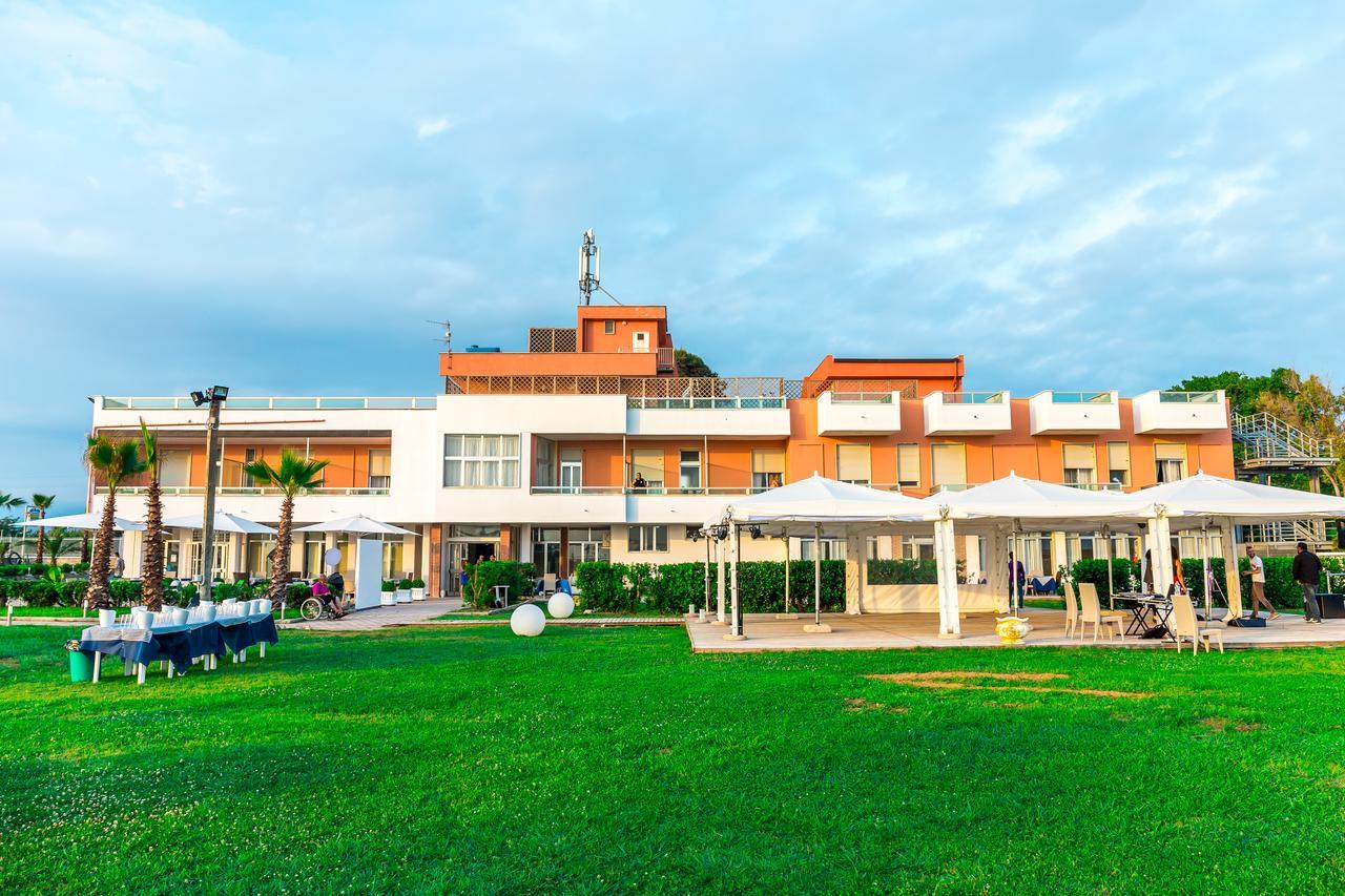 Sunrise Accessible Resort Battipaglia Exteriör bild