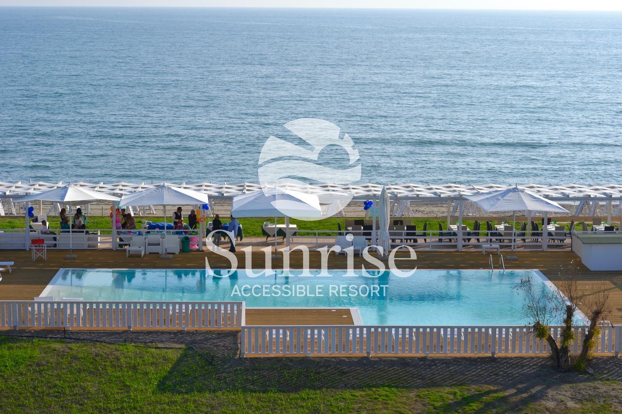 Sunrise Accessible Resort Battipaglia Exteriör bild